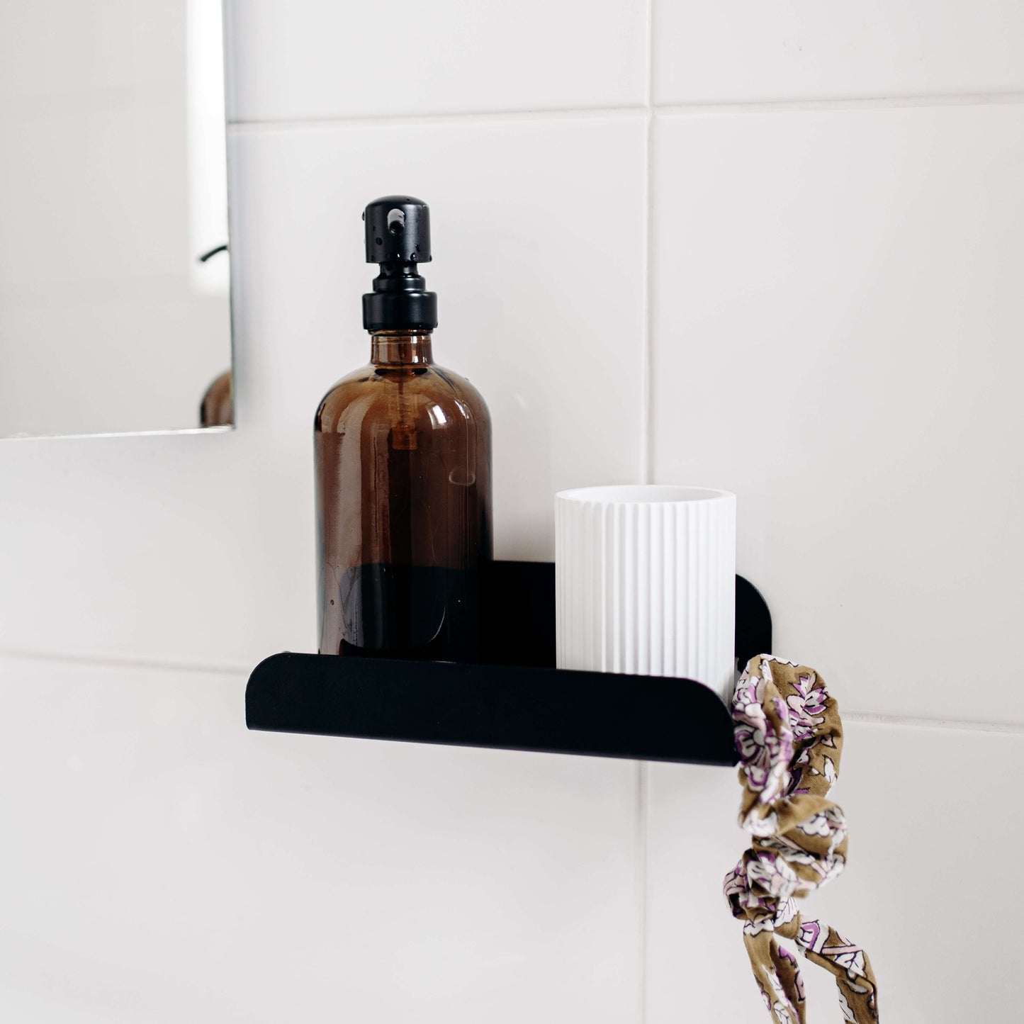 etagere pour douche et bain noire de mamik