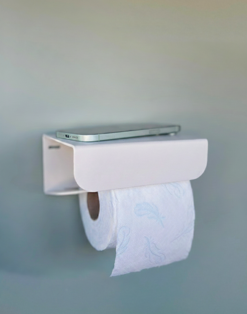 porte papier toilette crème avec le porte papier toilette et le téléphone sur la tablette intégrée