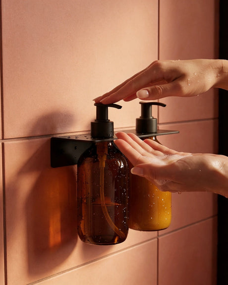 Support double porte flacon mural pour salle de bain - Noir mamik.fr