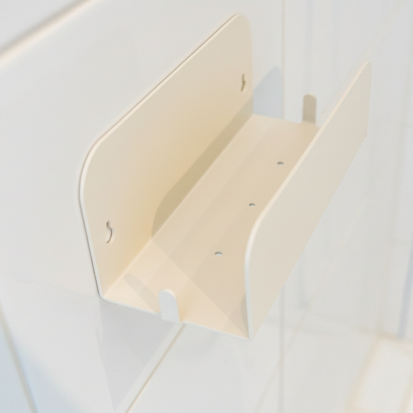 grande étagère de douche crème avec des trous d'évacuations 