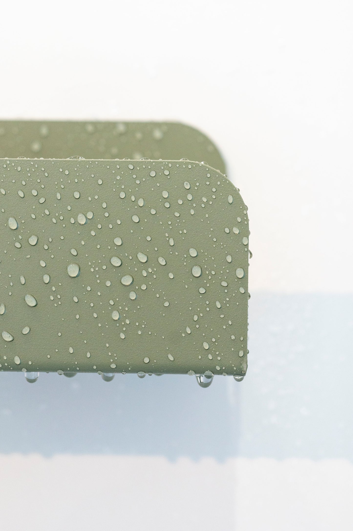 Etagère murale de douche grands rebords - Vert de gris mamik.fr
