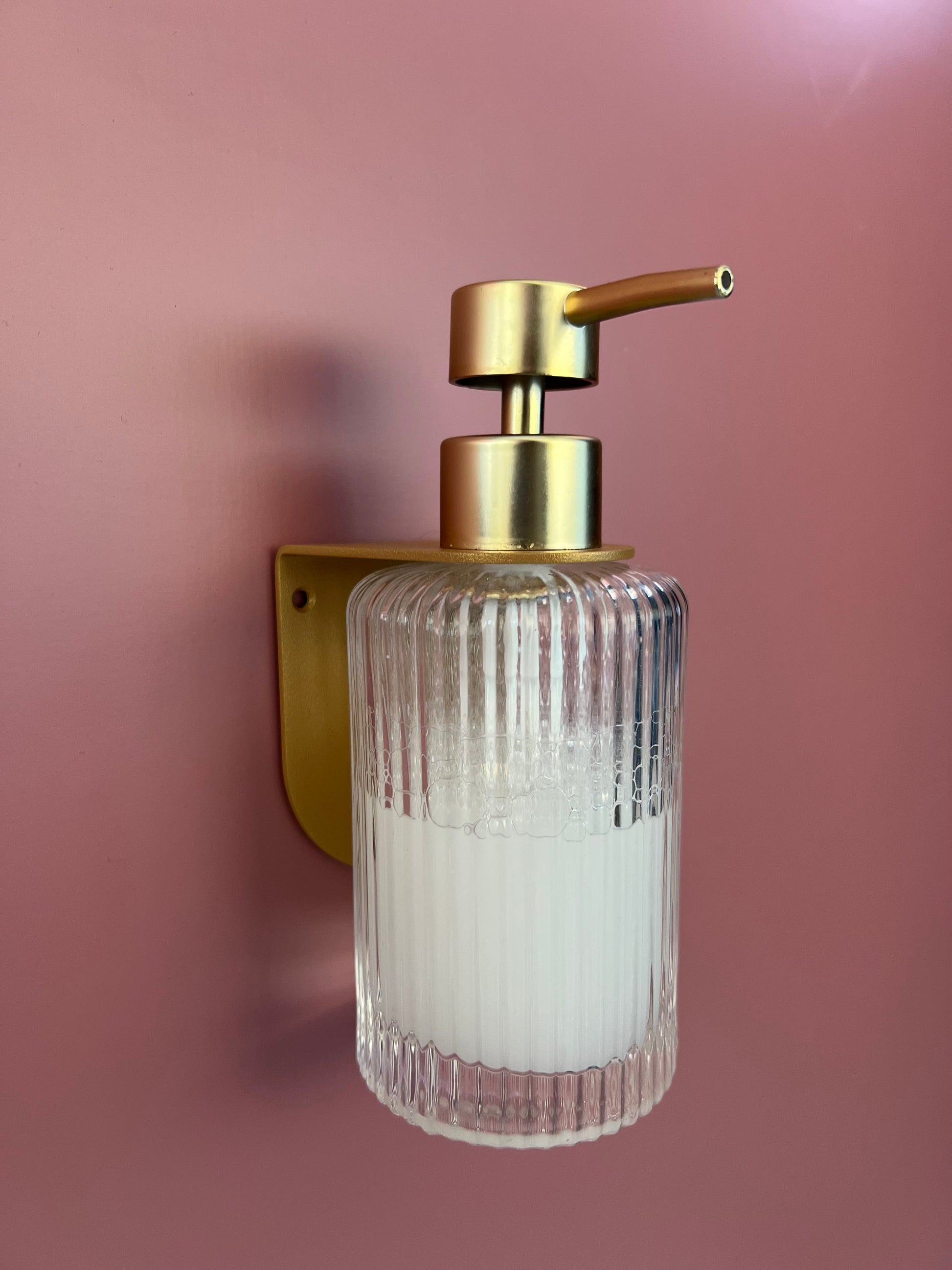 Support porte flacon mural - sans perçage - Doré mamik.fr