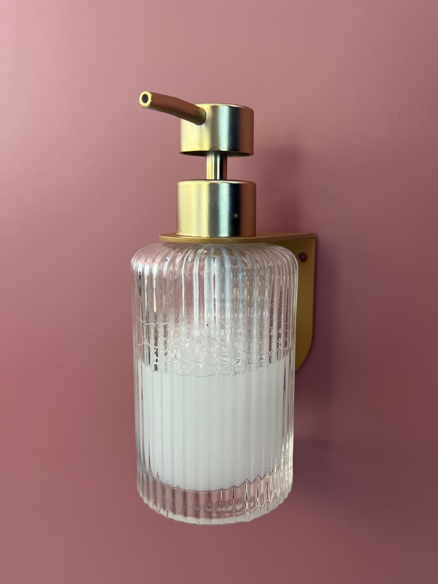 support porte flacon doré en aluminium sans perçage 